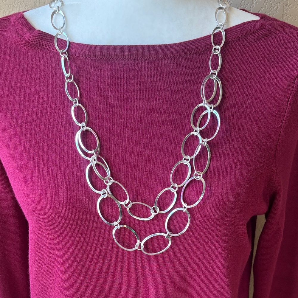 Elegant Silver Tone Oval Link Necklace